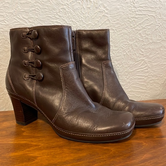 Clarks Shoes - Clark’s Brown Ankle Boots Women’s Size 7 1/2